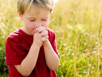 little boy praying