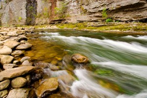 KY-Breaks-Interstate-Park-river-scene